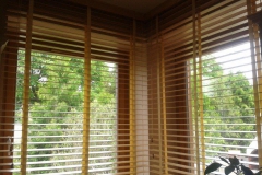 világos színű fa reluxa