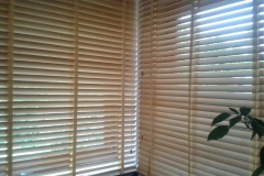 fa reluxa világos színben