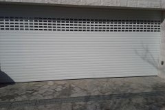 redőnyös garázskapu szellőzőráccsal