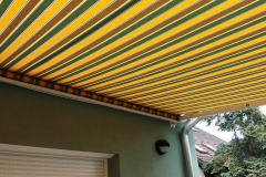 Sárga csíkos napellenző