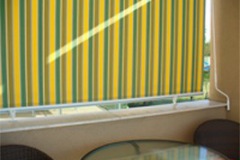 Csíkos balkon napellenző