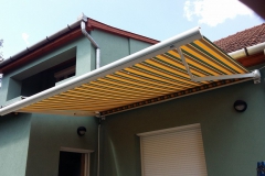 Aliga tokozott napellenző