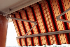 könyökkaros napellenző