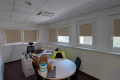 Világos roletta irodában