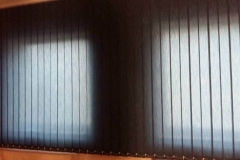 Zárt állapotú szalagfüggöny