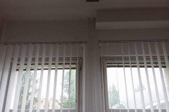 Szalagfüggöny oldalfalon