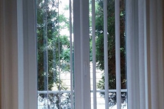 fehér szalagfüggöny