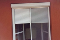 Feher-muanyagredony-szunyoghalos-ajtoval