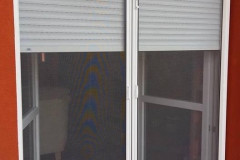 Ketszarnyas-rolos-szunyoghalos-ajto