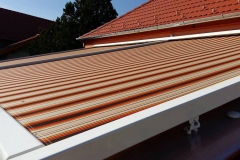 csíkos kültéri árnyékoló