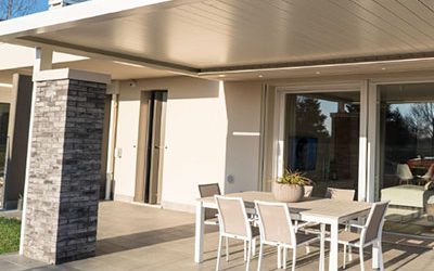 Modern pergola árnyékolási megoldások: Hogyan bővíthetjük kültéri életterünket kényelmesebbé és praktikusabbá?