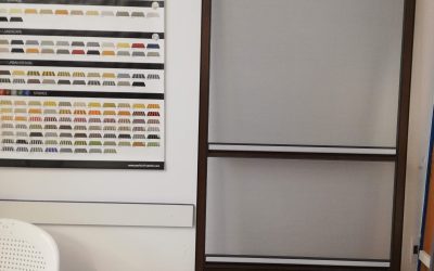 Hűvös otthon háziállatokkal: a szúnyoghálós ajtó előnyei